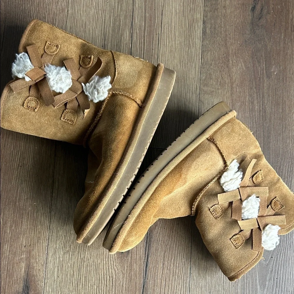 Koolaburra Tan Suede Girls' Boots with White Sherpa Trim !! Size 3